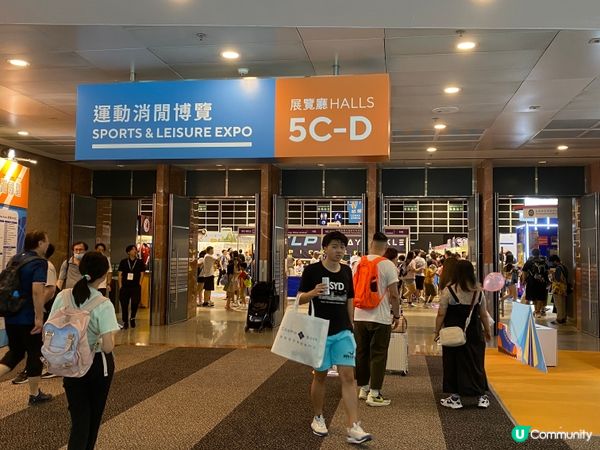 書展之旅📚🎉  
灣仔會展，書香滿溢！