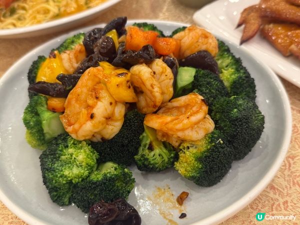 晚餐在盈圖食飯，兩個套餐，燒鵝，石斑，西蘭花炒蝦都係368，