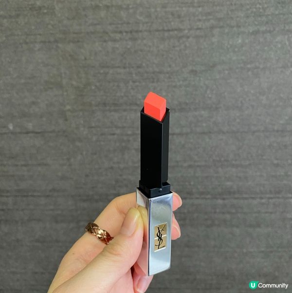 原本以為橙紅色嘅唇膏真係好難Carry但係呢個霧面嘅橙紅色唇...