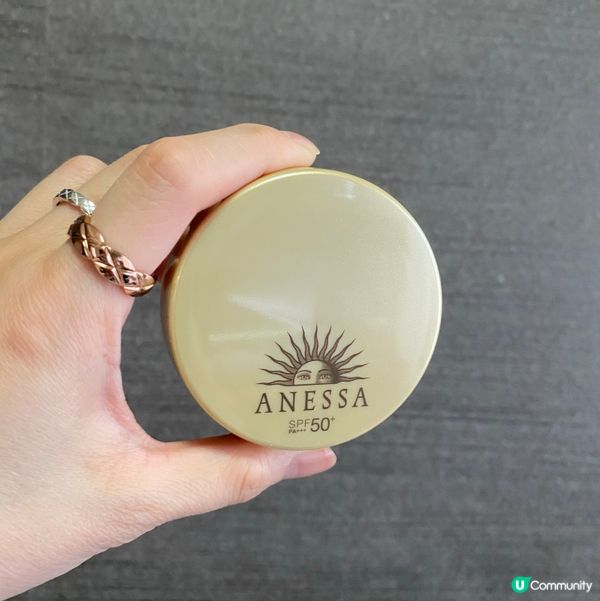 呢隻又係防曬,又係粉底嘅氣墊粉底等咗好耐特價,所以忍唔住都係...