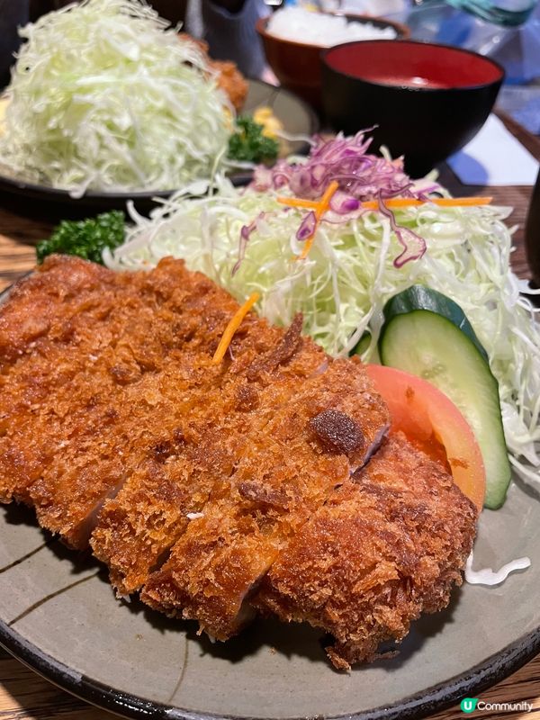 賣相不錯嘅炸豬扒飯👍🏻配埋沙律菜山食感覺 好清新😋