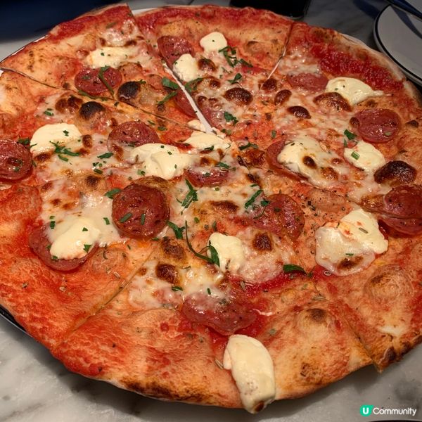 芝士辣肉腸薄餅