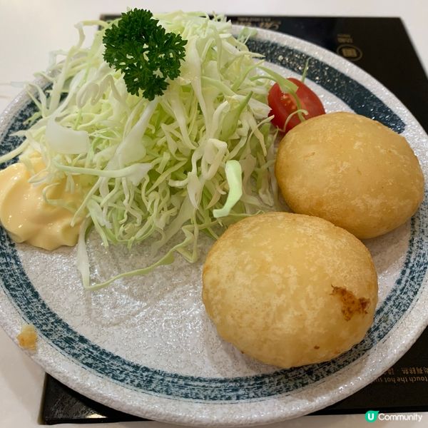 一個人嘅豚豚午餐🍜！黑蒜油拉麵超正！😋