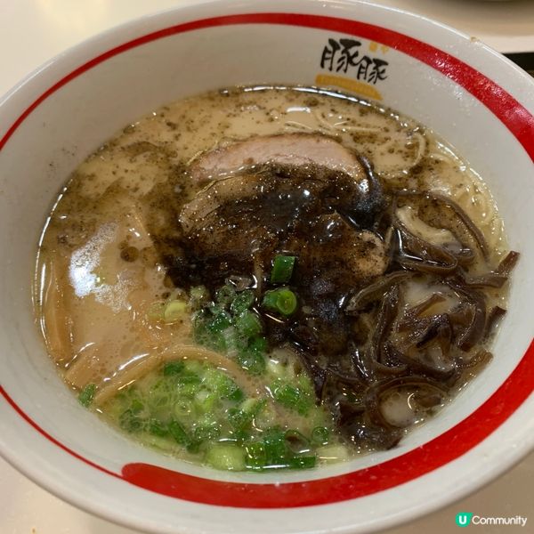 一個人嘅豚豚午餐🍜！黑蒜油拉麵超正！😋