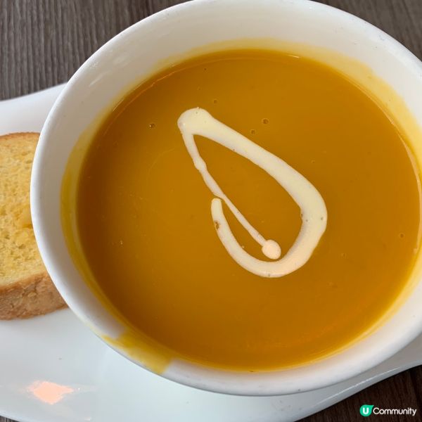 辣肉腸海鮮薄餅🍕！姊妹午餐超滿足😋！