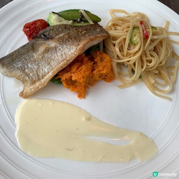 辣肉腸海鮮薄餅🍕！姊妹午餐超滿足😋！