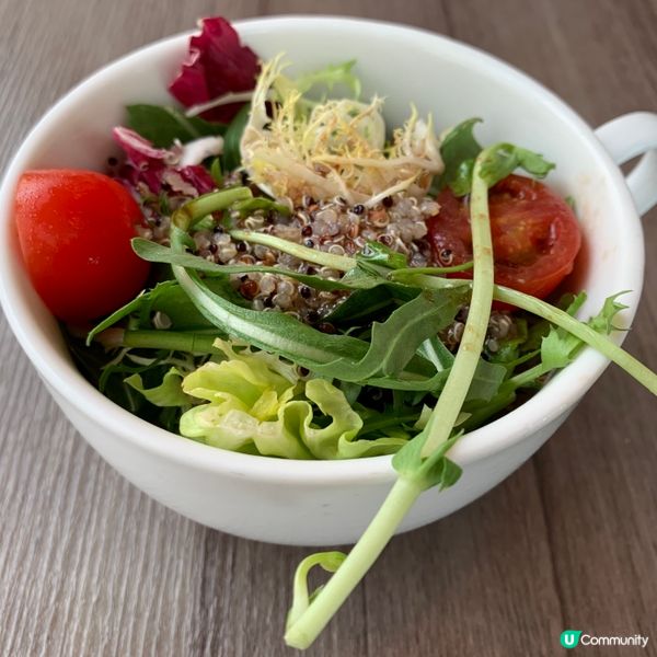 辣肉腸海鮮薄餅🍕！姊妹午餐超滿足😋！