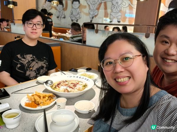 近年深得港人喜愛的酸菜魚，我們同樣喜歡，午餐便一起到中山石岐...