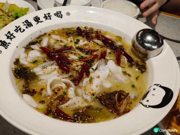 近年深得港人喜愛的酸菜魚，我們同樣喜歡，午餐便一起到中山石岐...