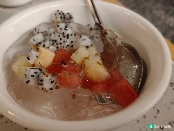 近年深得港人喜愛的酸菜魚，我們同樣喜歡，午餐便一起到中山石岐...