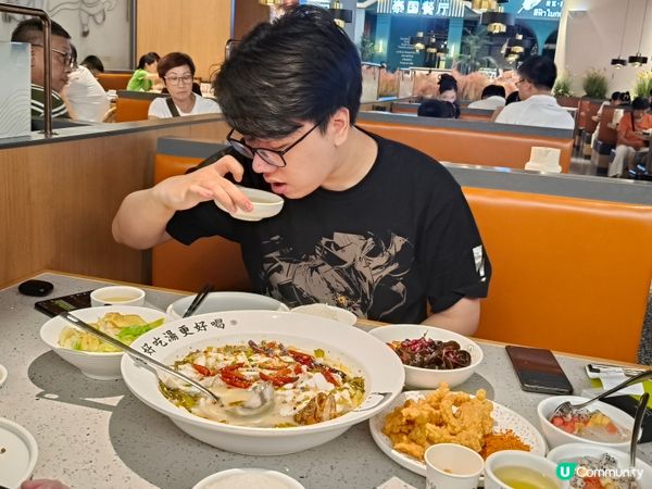 近年深得港人喜愛的酸菜魚，我們同樣喜歡，午餐便一起到中山石岐...