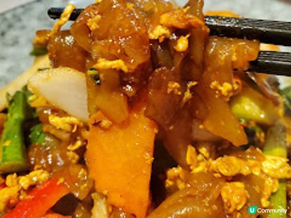 Thai-ger ．醉貓炒河鑊氣十足，蒜蓉包勁邪惡