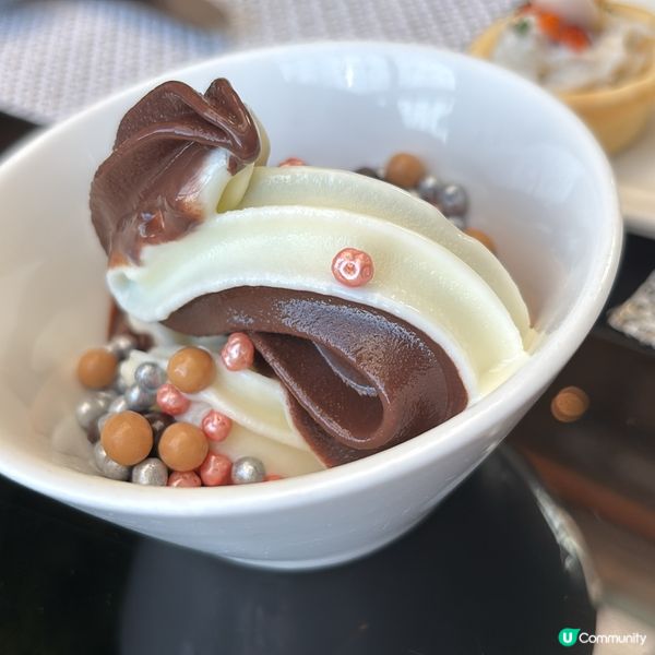 精美菜式朱古力三道菜嘅下午茶｡價錢算平,但勝在非常適合港女打...