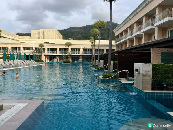 泰國布吉酒店的泳池很大