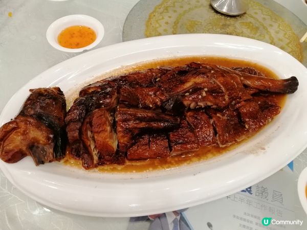 燒鵝，鮑魚都是香港的美食，真係好好味，點食都唔㑹厭，唔該再來...