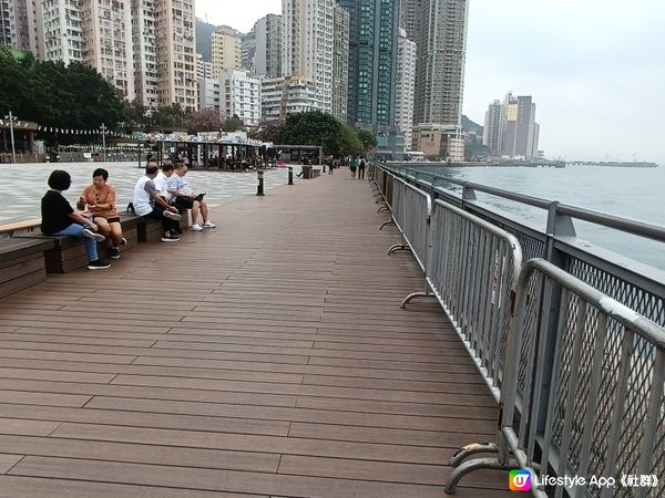 卑路乍灣海濱長廊：機器人力克六角互動遊樂區