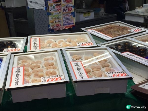 日本黑門市場有大量新鮮帶子和青口