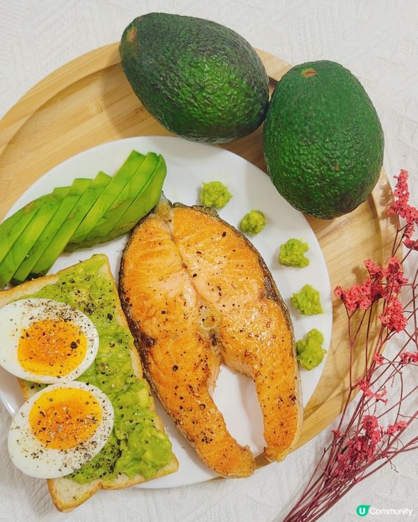 牛油果輕食😋！三文魚配牛油果多士！🥑🍞健康又好味道