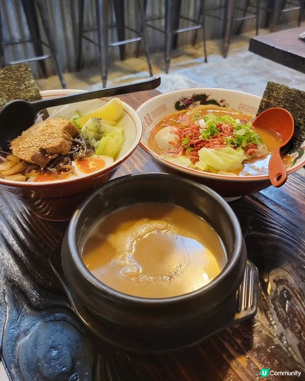 呢間幸屋喺灣仔機利臣街一條小巷入面，裝修有日本風味，主打拉麵...