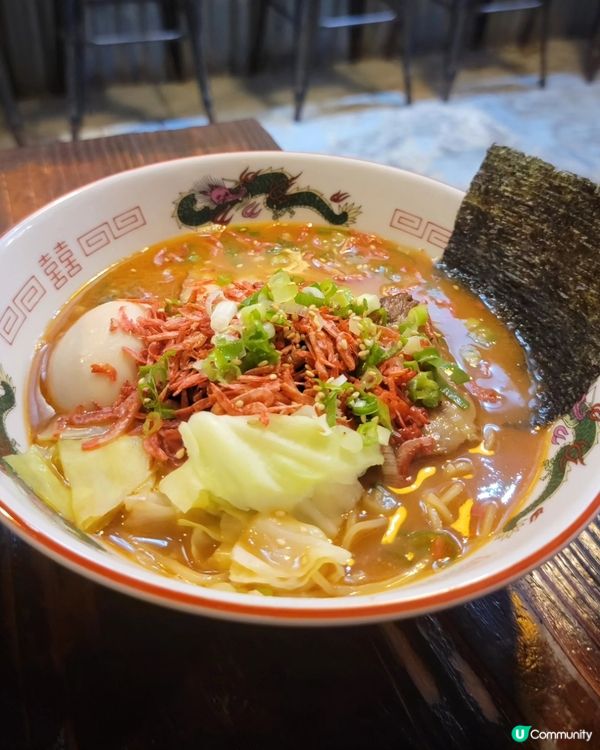 呢間幸屋喺灣仔機利臣街一條小巷入面，裝修有日本風味，主打拉麵...