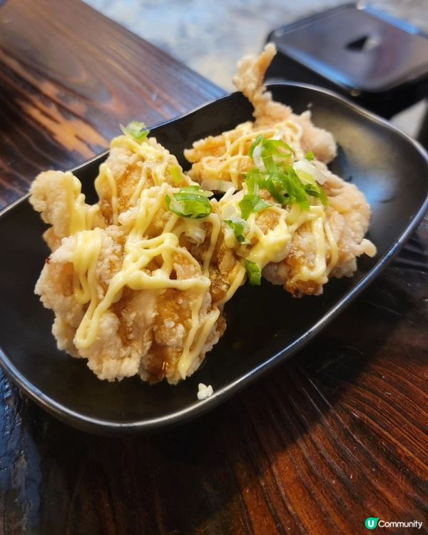 呢間幸屋喺灣仔機利臣街一條小巷入面，裝修有日本風味，主打拉麵...