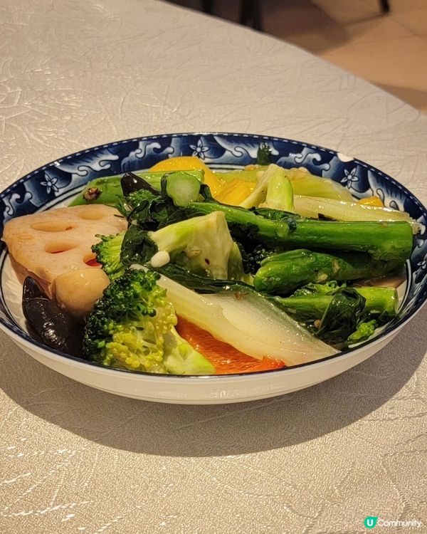 銅鑼灣開咗超過四十年，專門做避風塘風格嘅辣蟹同海鮮菜式，師傅...