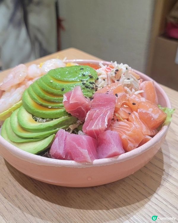 呢間Poking位於上環，係間主打高蛋白健康蓋飯嘅餐廳，食材...