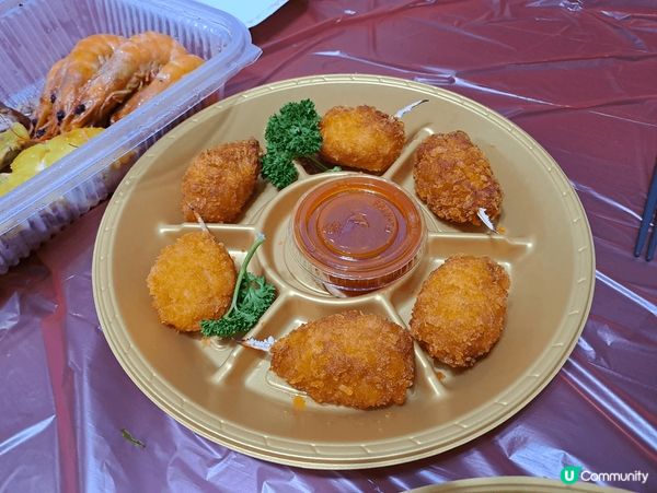 新年點少得盆菜，大家樂盆菜比往年出色，鮑魚大隻肉質唔韌，唔會...