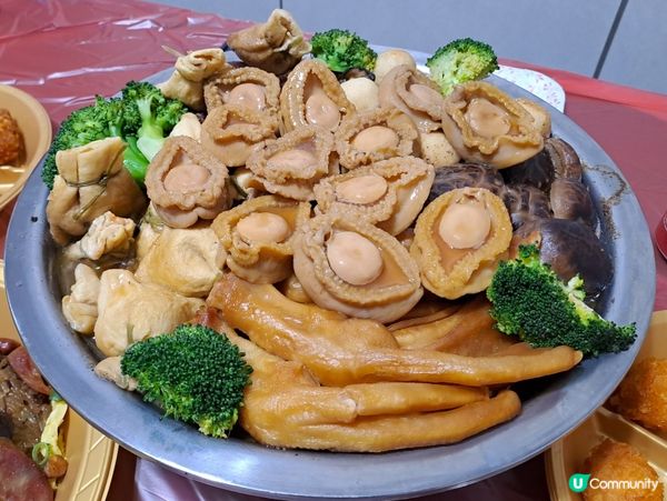 新年點少得盆菜，大家樂盆菜比往年出色，鮑魚大隻肉質唔韌，唔會...