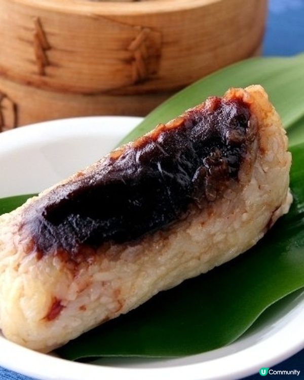甜鹹雙享的「雙粽」禮盒，內含甜而不膩的「玫瑰豆沙粽」及「烤麩...