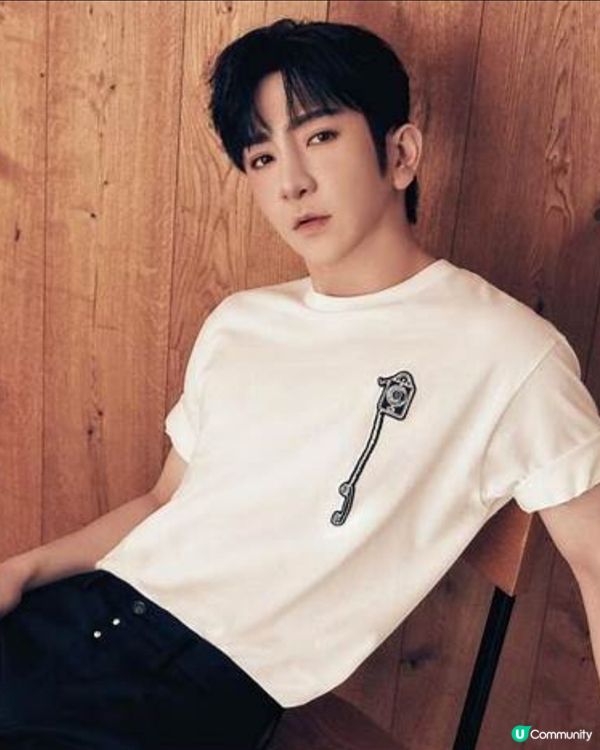 盧瀚霆 - 香港男歌手、跳唱組合MIRROR成員
