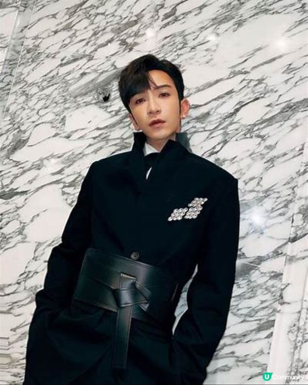 盧瀚霆 - 香港男歌手、跳唱組合MIRROR成員
