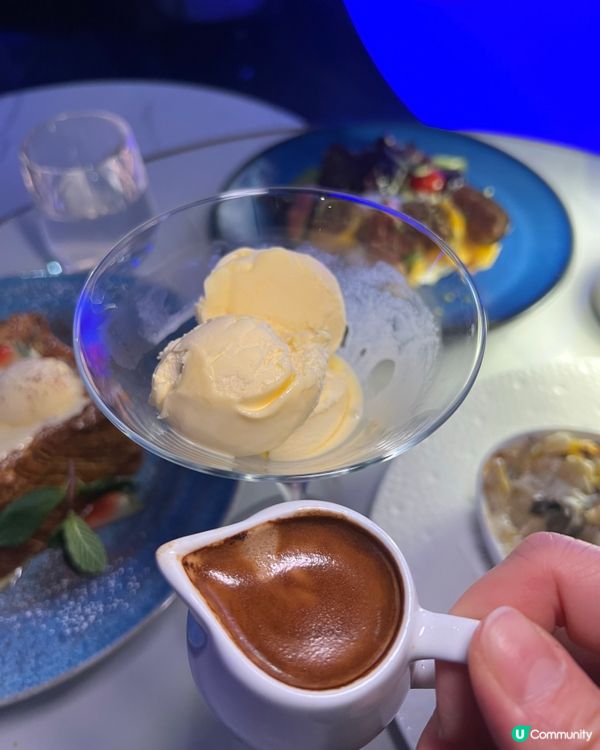 藍色為主題的星空酒吧