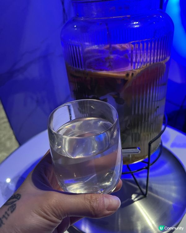 藍色為主題的星空酒吧