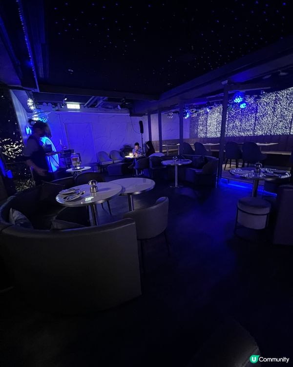 藍色為主題的星空酒吧