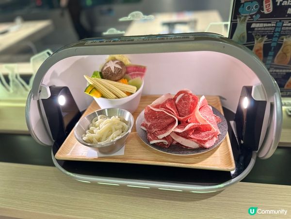全港首間路軌送餐 UFO超可愛