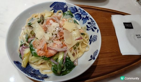 在新城市廣場的SENSORY ZERO食晚餐，煙三文魚蘆筍嫩...