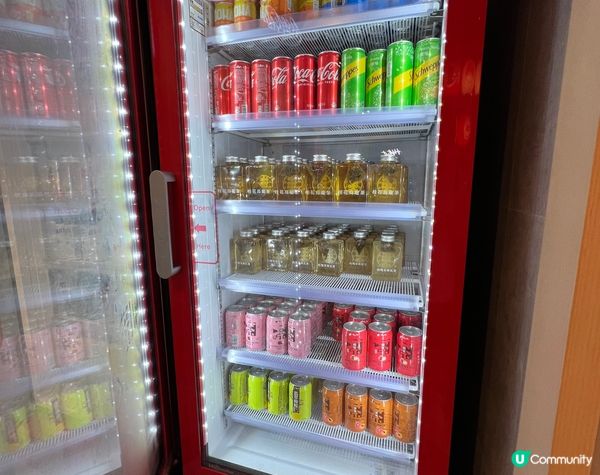 光亮整潔的木系日式燒肉店