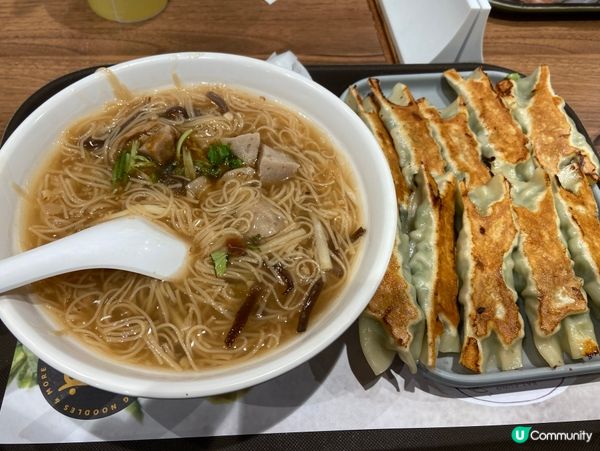 八方雲集蚵仔麵線配煎餃