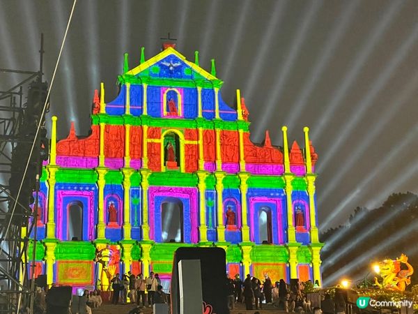 《澳門新年時充滿特色的大三巴》