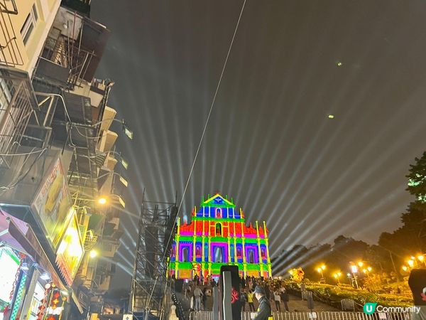 《澳門新年時充滿特色的大三巴》