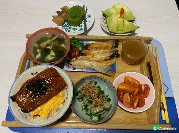 男朋友買了靜崗蜜瓜和抹茶卷蛋給我，為配合返他的好意，就整返一...