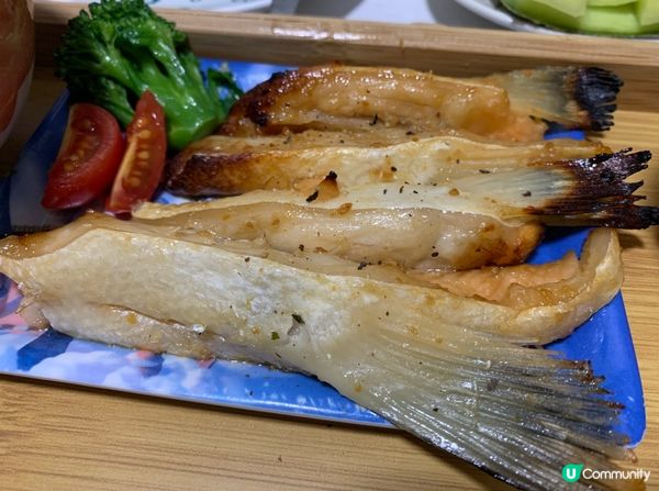 男朋友買了靜崗蜜瓜和抹茶卷蛋給我，為配合返他的好意，就整返一...