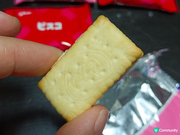 固力果牛奶草莓夾心餅乾