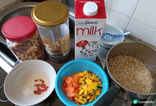 甘筍南瓜杞子黑芝麻果仁鮮奶全麥皮