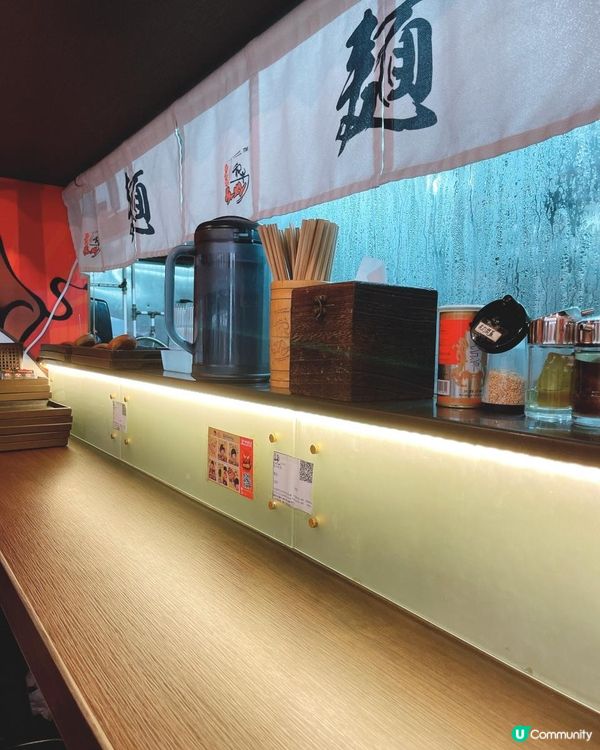 聽講哩間係鼎爺嗰仔開既拉麵，客人可以自由選擇湯底口味，食材和...