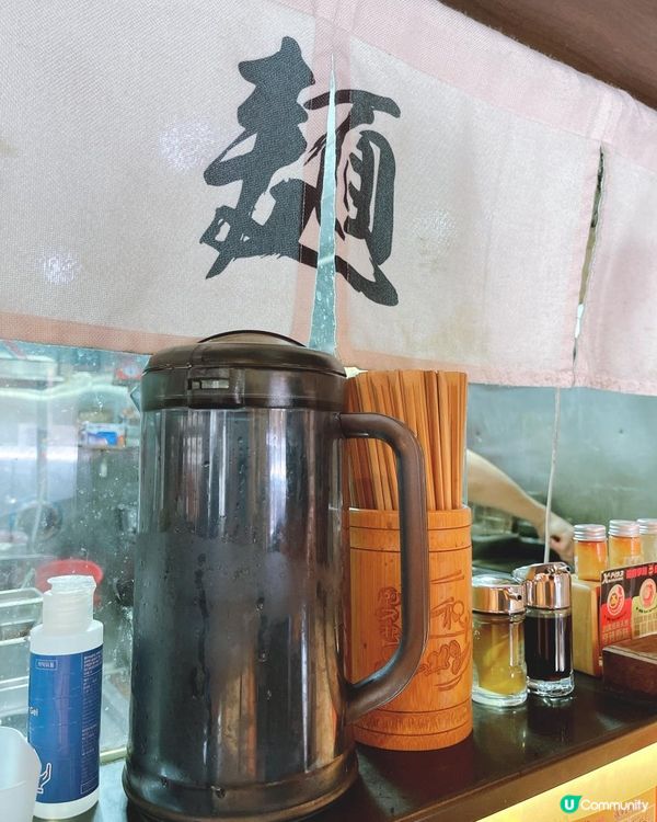 聽講哩間係鼎爺嗰仔開既拉麵，客人可以自由選擇湯底口味，食材和...