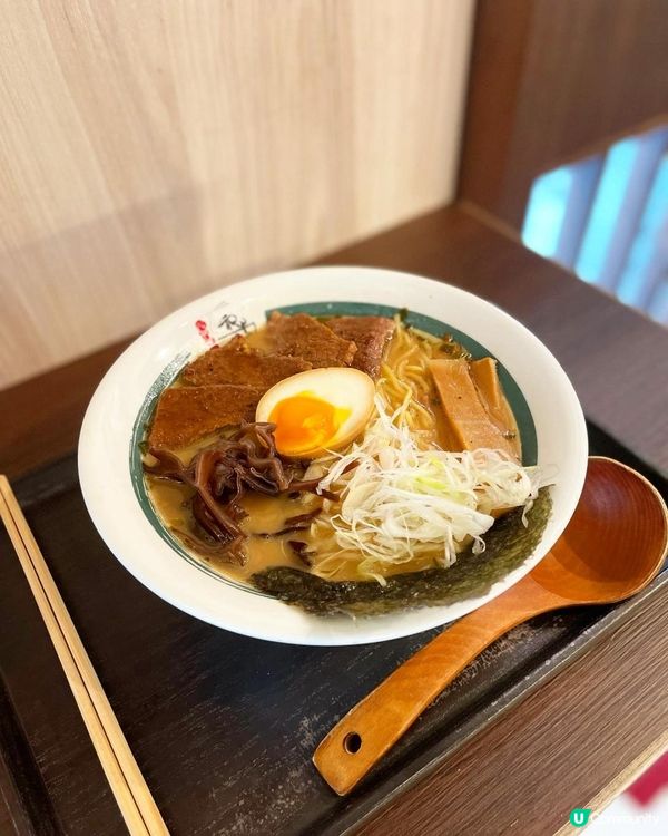 聽講哩間係鼎爺嗰仔開既拉麵，客人可以自由選擇湯底口味，食材和...