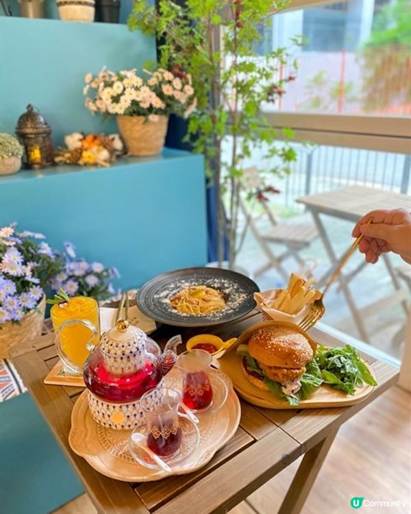 NACASA Café & Bar充滿神秘的中東色彩，兩層高...