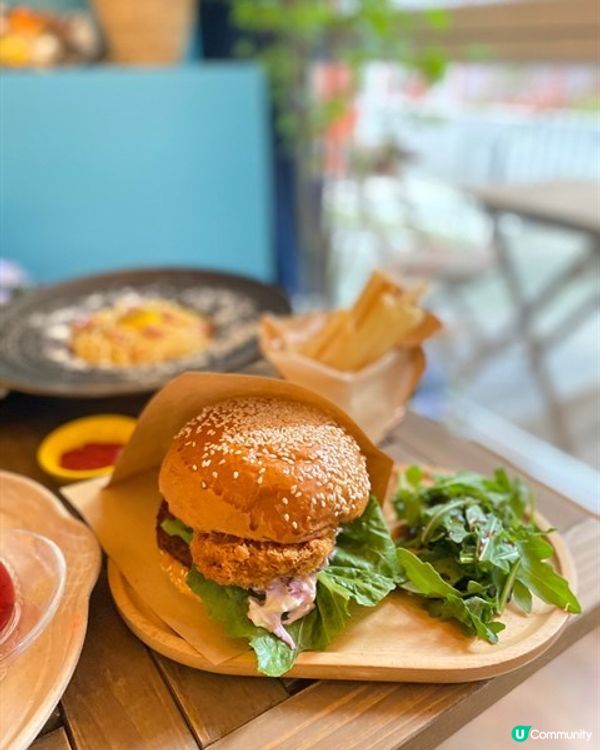 NACASA Café & Bar充滿神秘的中東色彩，兩層高...